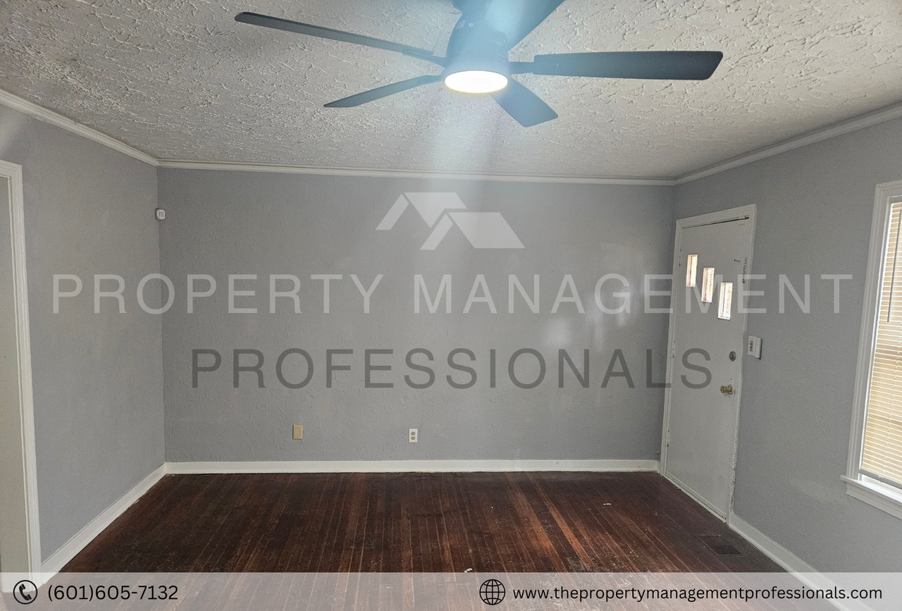 2871 Fairhill Dr - Photo 4 of 31