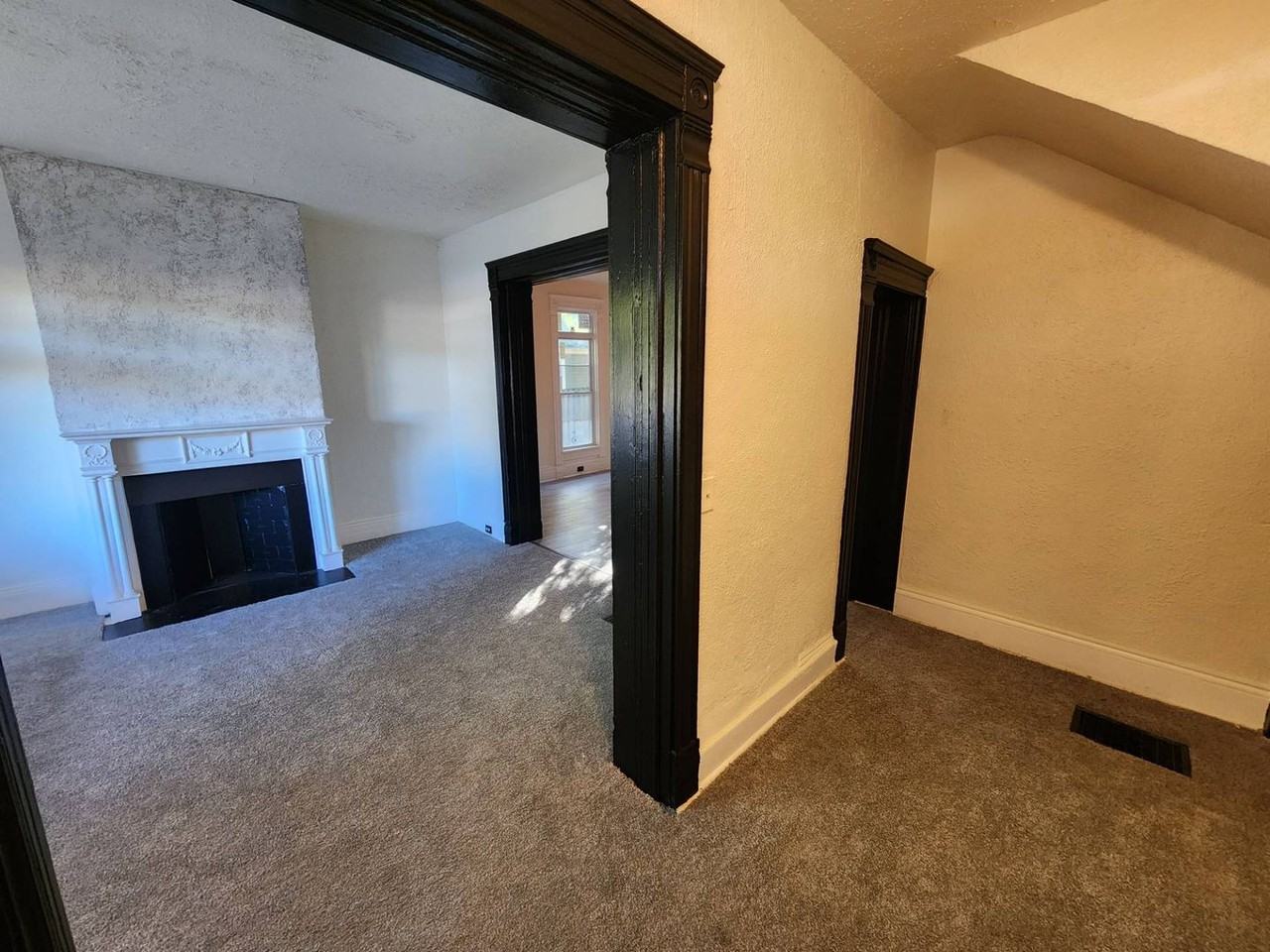 2186 E 89th St - Photo 3 of 50