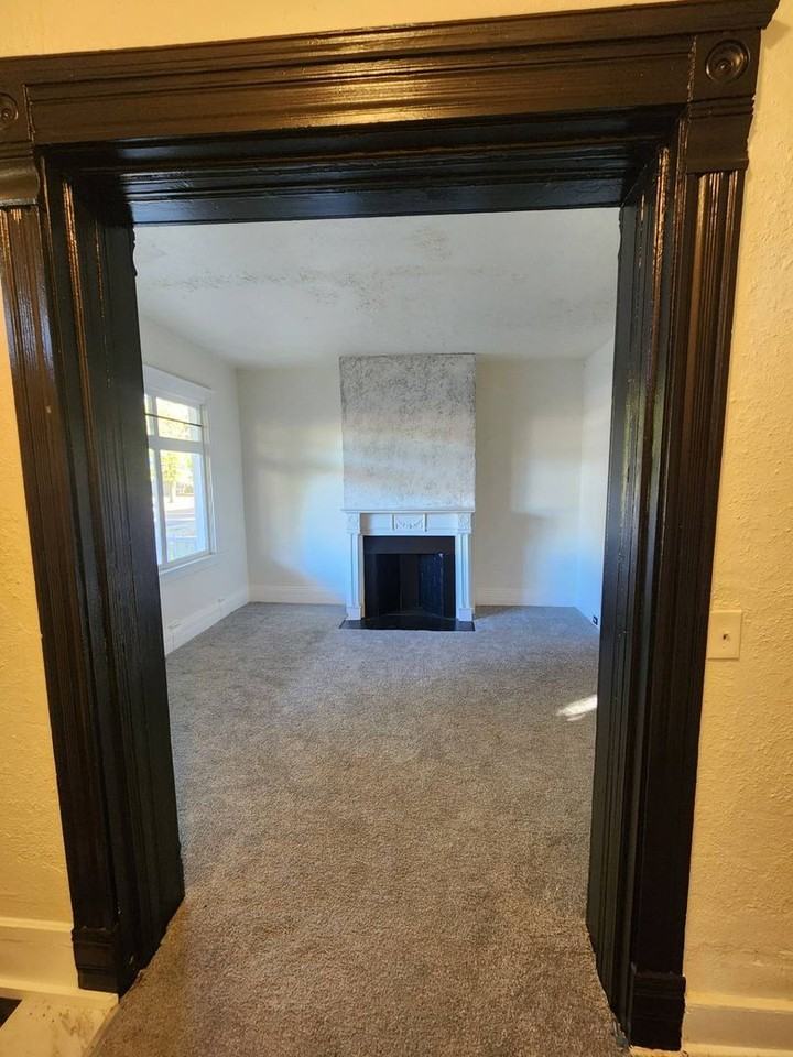 2186 E 89th St - Photo 4 of 50