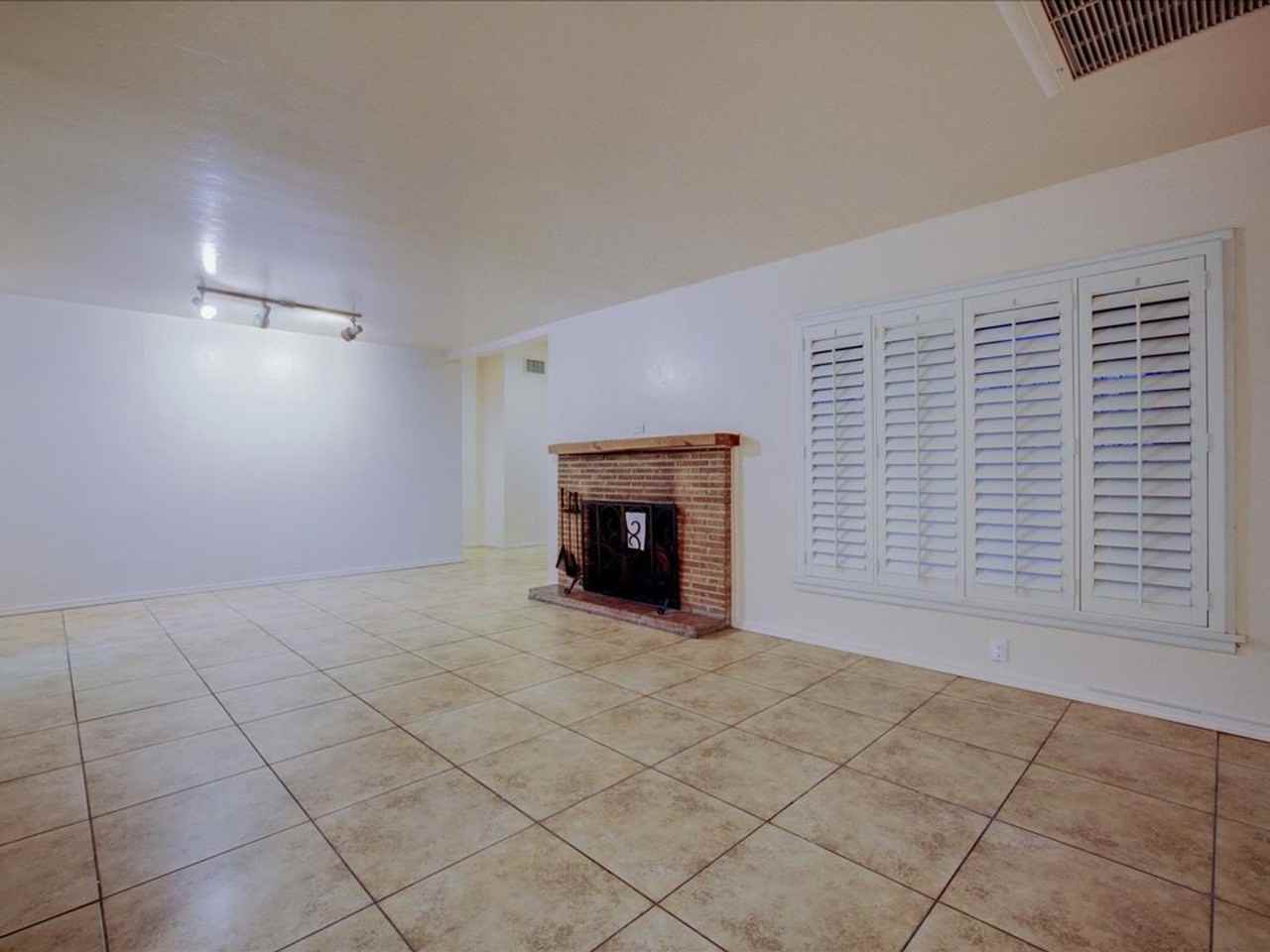 6260 E 2nd St - Photo 7 of 31