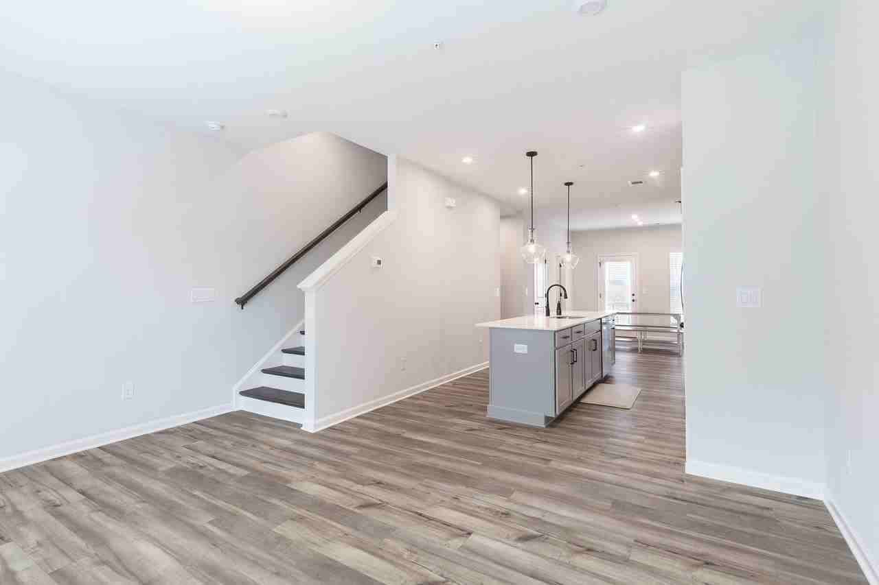 355 Skylar Way Se - Photo 6 of 32