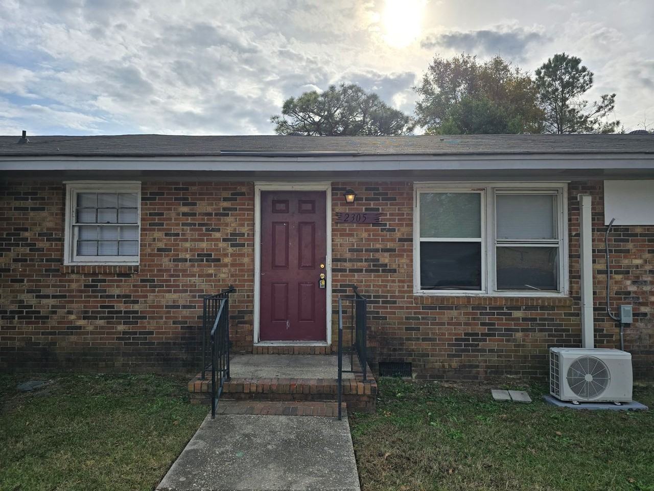 2305B Emily St - Photo 2 of 18