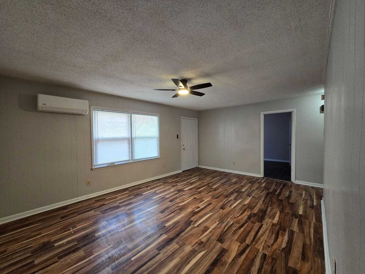 2305B Emily St - Photo 4 of 18