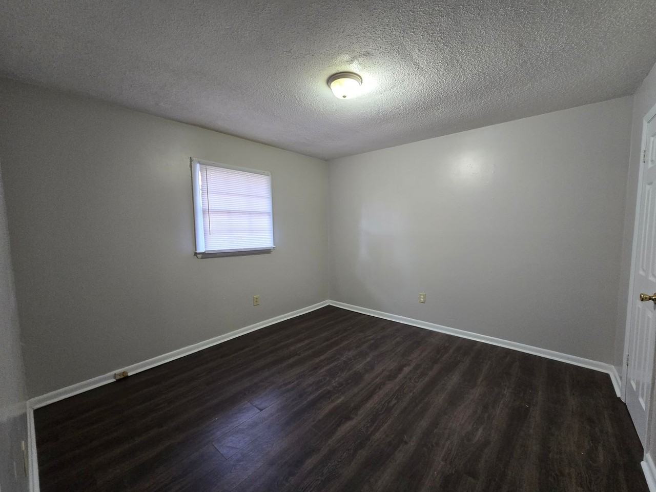 2305B Emily St - Photo 3 of 18