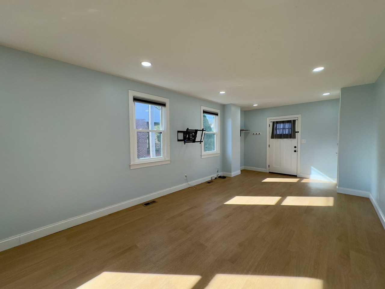 1927 Englewood Ave - Photo 2 of 28