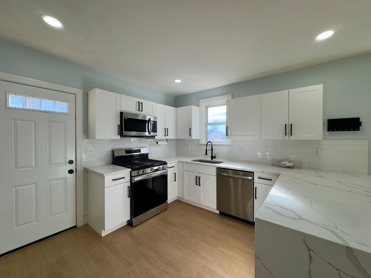 1927 Englewood Ave - Photo 7 of 28