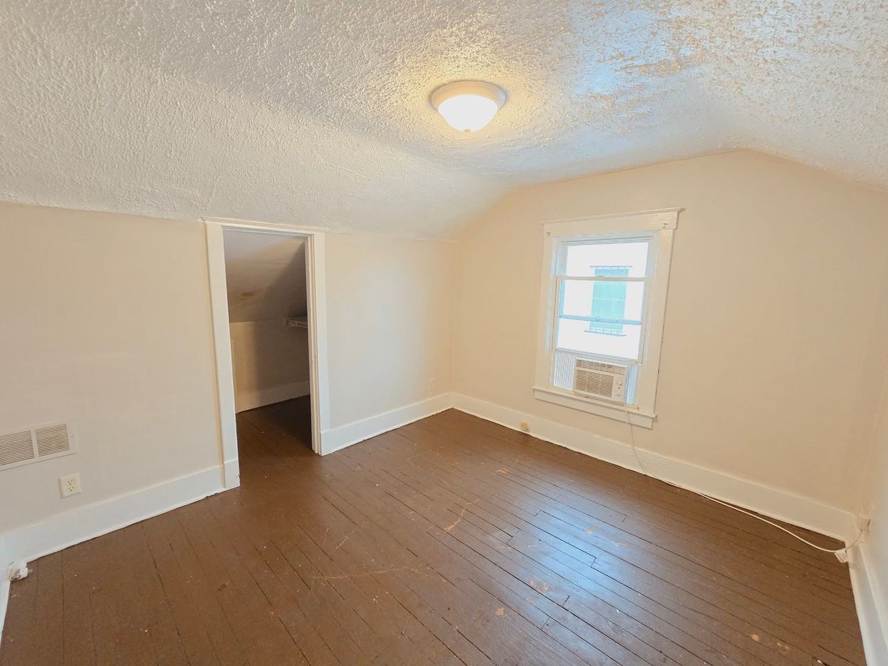 651 S 43rd St - Photo 3 of 6
