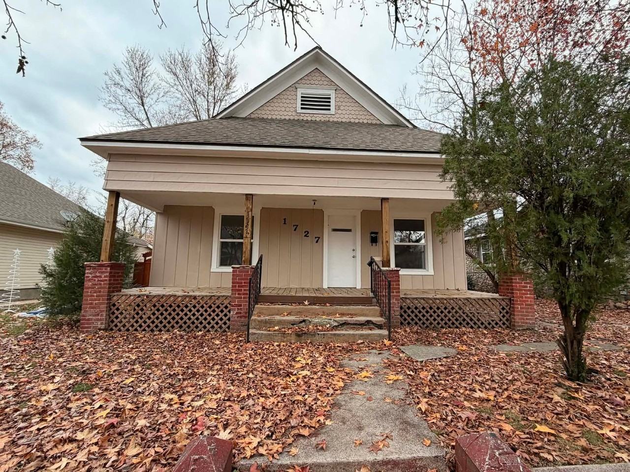 1727 Empire Ave - Photo 2 of 22