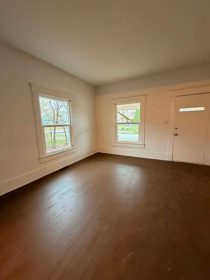 1727 Empire Ave - Photo 3 of 22