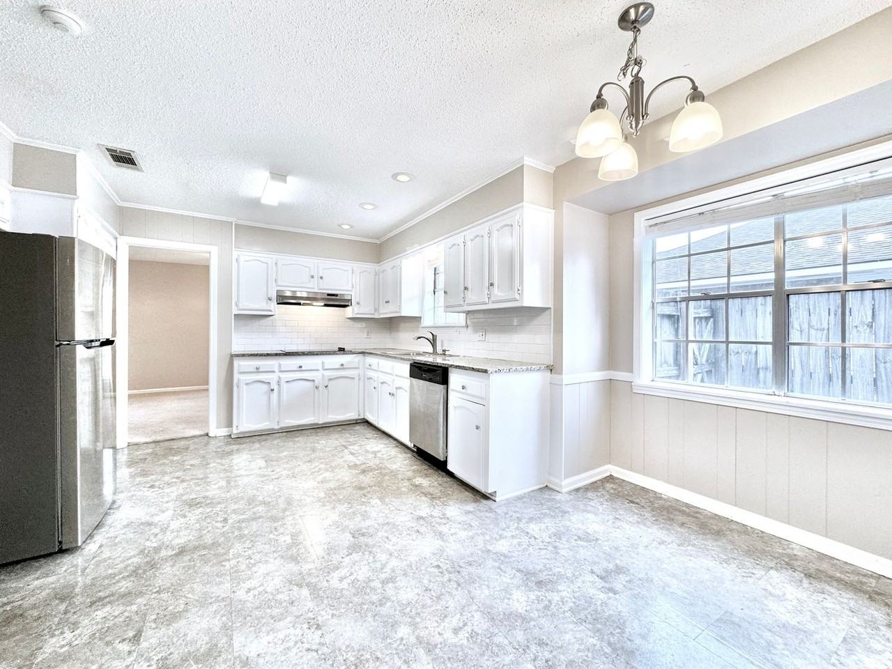 4738 Woodlyn Dr - Photo 6 of 36