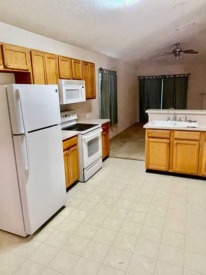 96064 Piedmont Dr - Photo 4 of 15