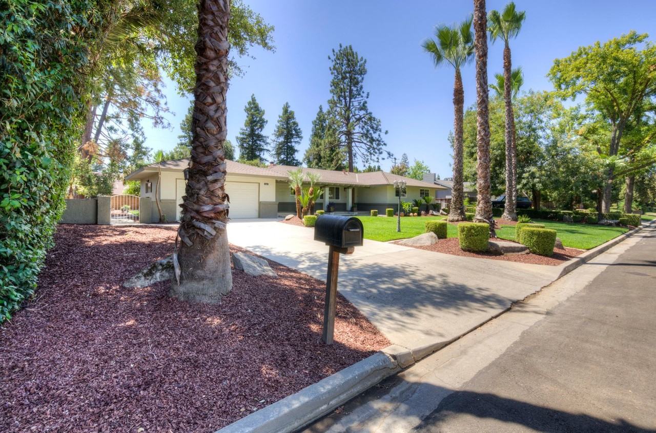 2553 W Scott Ave - Photo 3 of 23