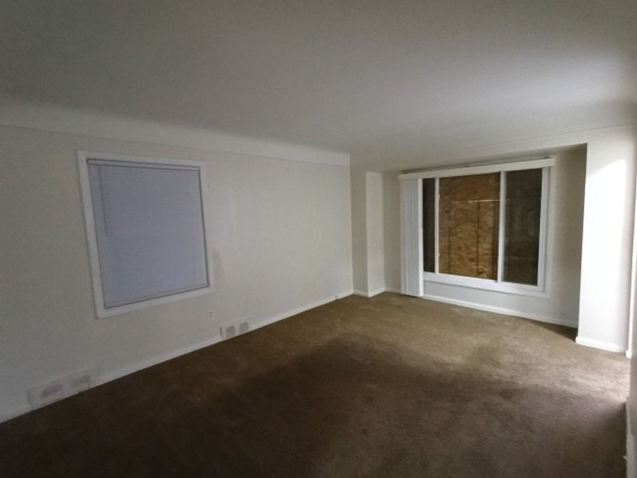 17693 Greenview Avenue - Photo 4 of 22