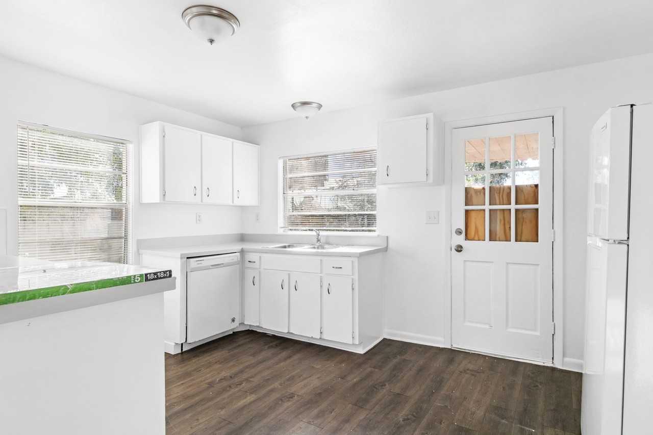 1016 Edith Ave - Photo 5 of 20