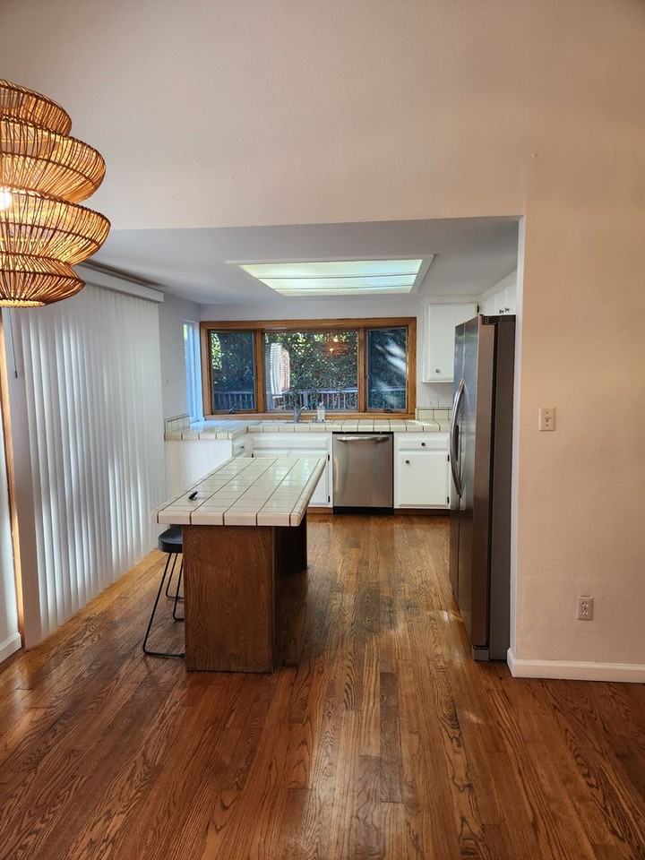 1723 Calavaras Dr - Photo 5 of 19