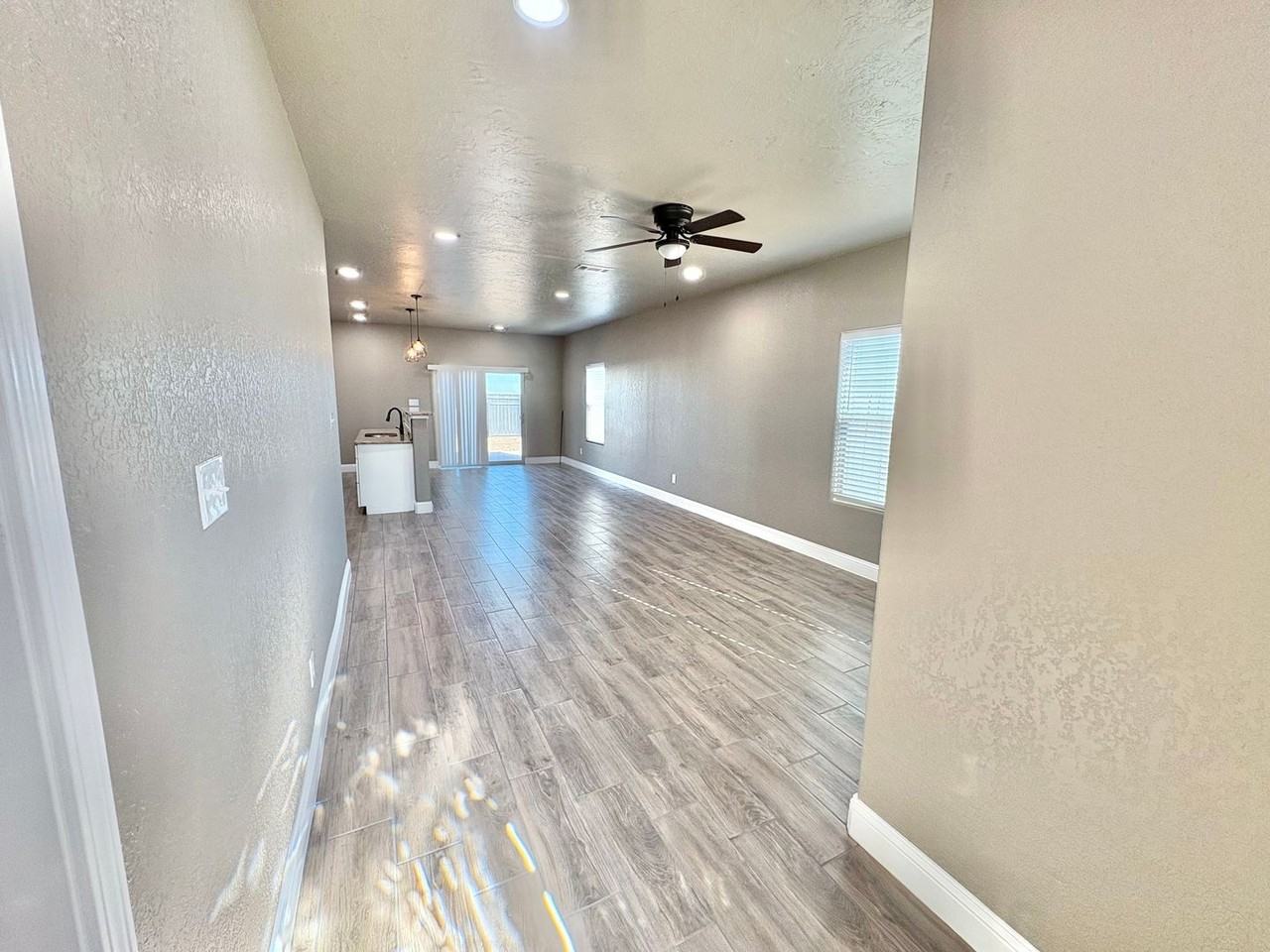 1040 East Glorietta Drive - Photo 2 of 7