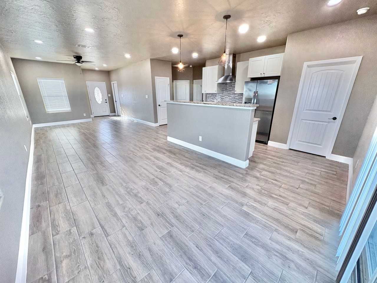 1040 East Glorietta Drive - Photo 3 of 7