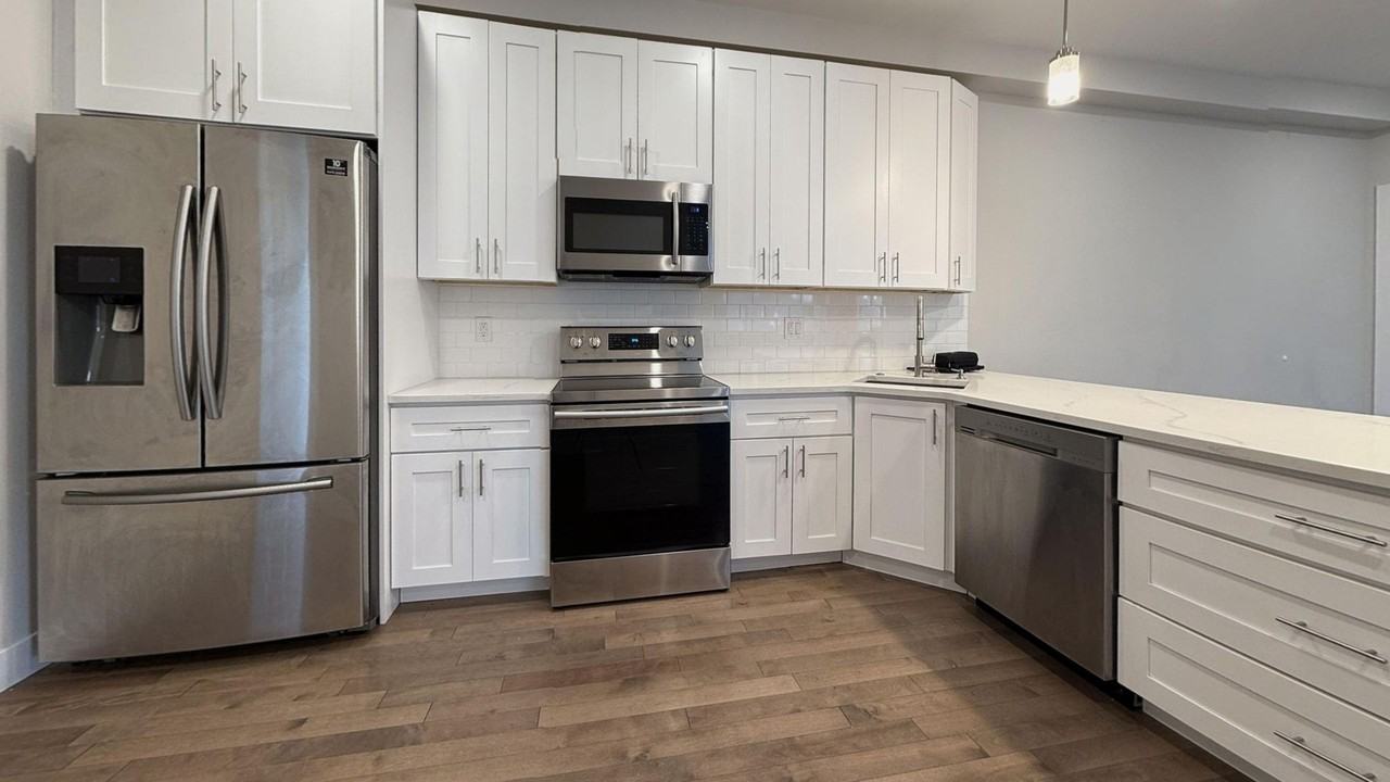 1631 Point Breeze Ave - Photo 4 of 15