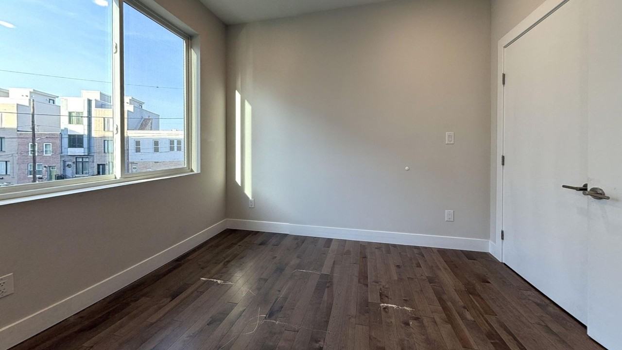 1631 Point Breeze Ave - Photo 6 of 15