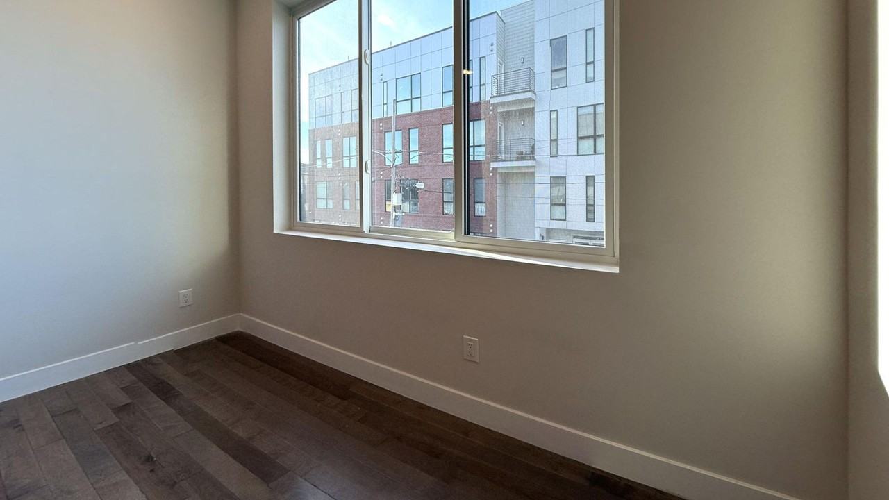 1631 Point Breeze Ave - Photo 7 of 15