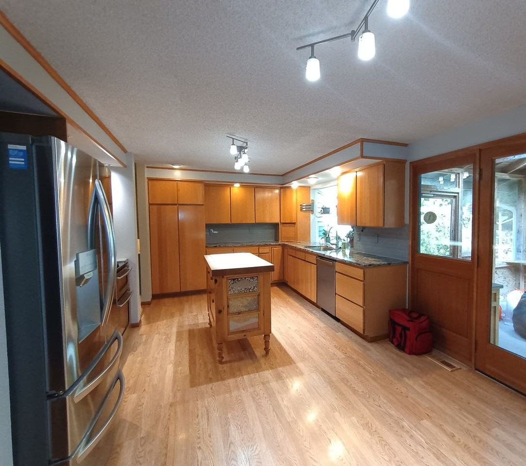 4060 Ne Kedros Dr - Photo 6 of 40