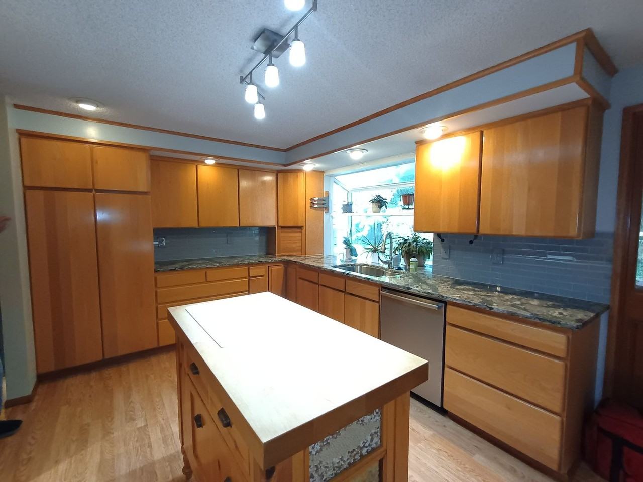 4060 Ne Kedros Dr - Photo 7 of 40