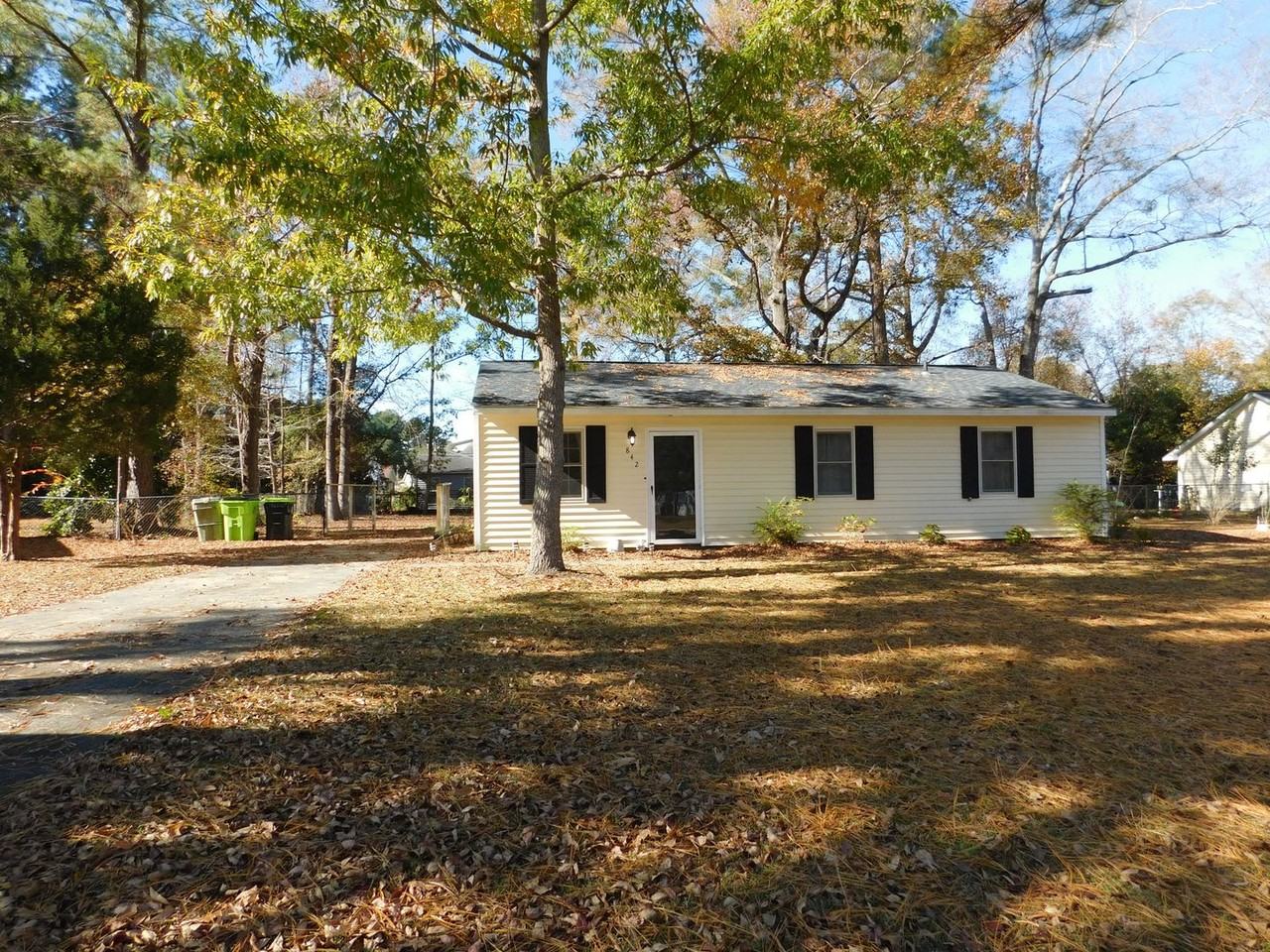 842 Halifax Cir - Photo 2 of 39