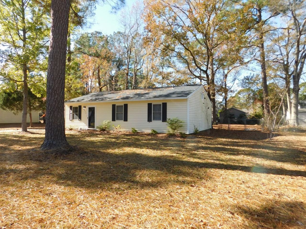 842 Halifax Cir - Photo 3 of 39