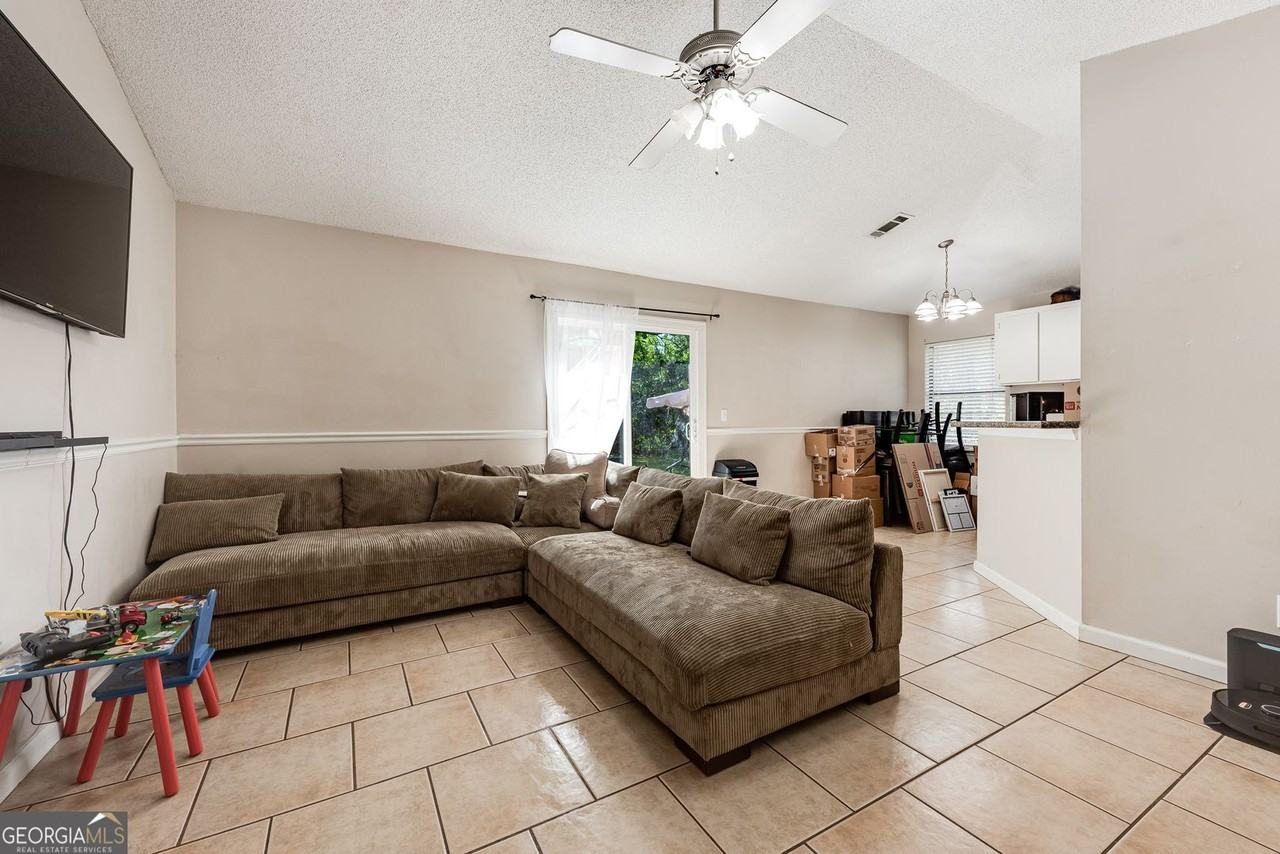 207 Candy Court - Photo 3 of 14