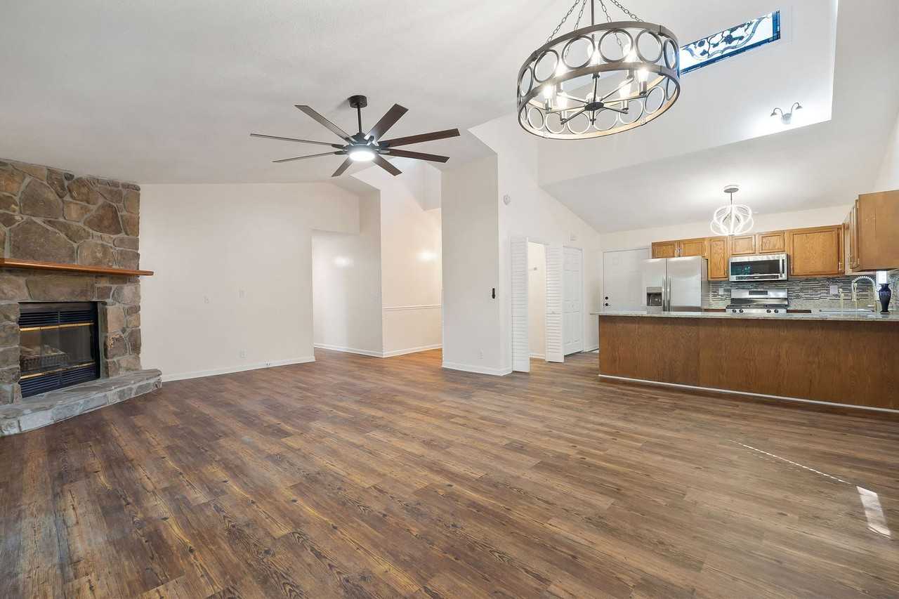 334 Lakeview Dr - Photo 3 of 13