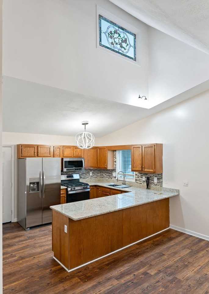 334 Lakeview Dr - Photo 4 of 13