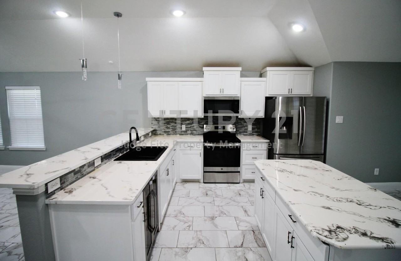 2914 Britton Dr - Photo 3 of 11