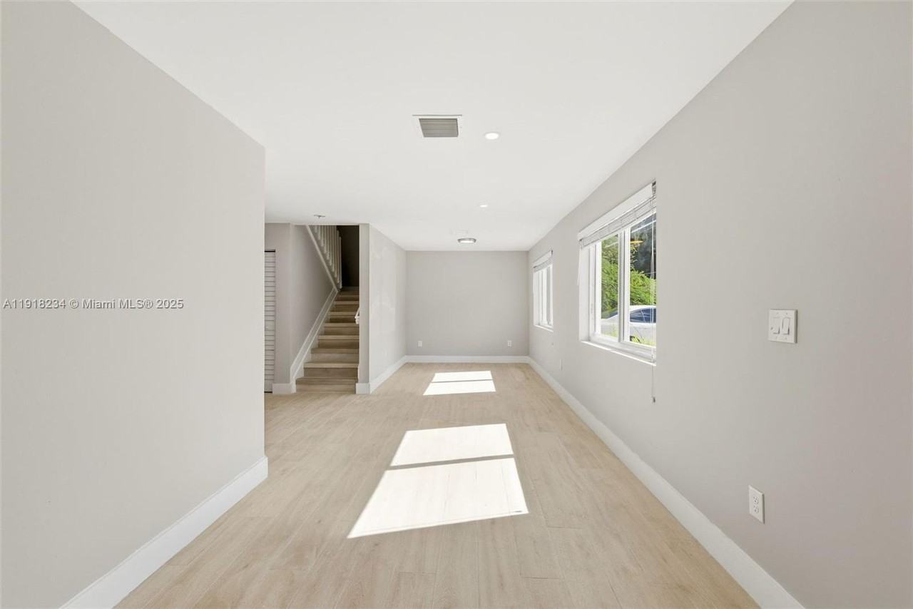 11939 Sw 218th St - Photo 2 of 20