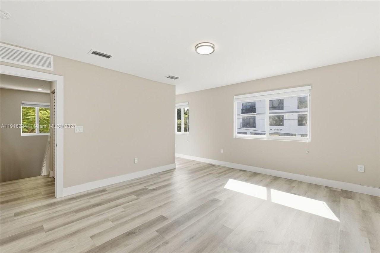 11939 Sw 218th St - Photo 5 of 20