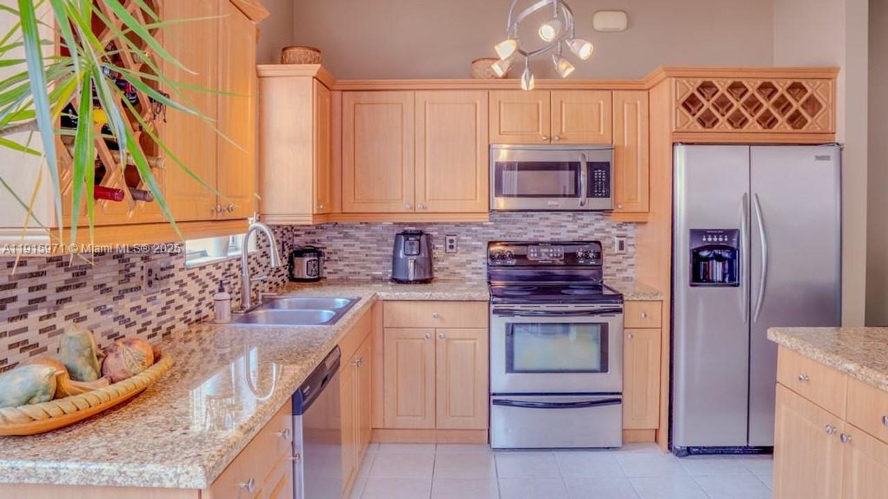 1701 Southeast 17th Avenue - Photo 2 of 18
