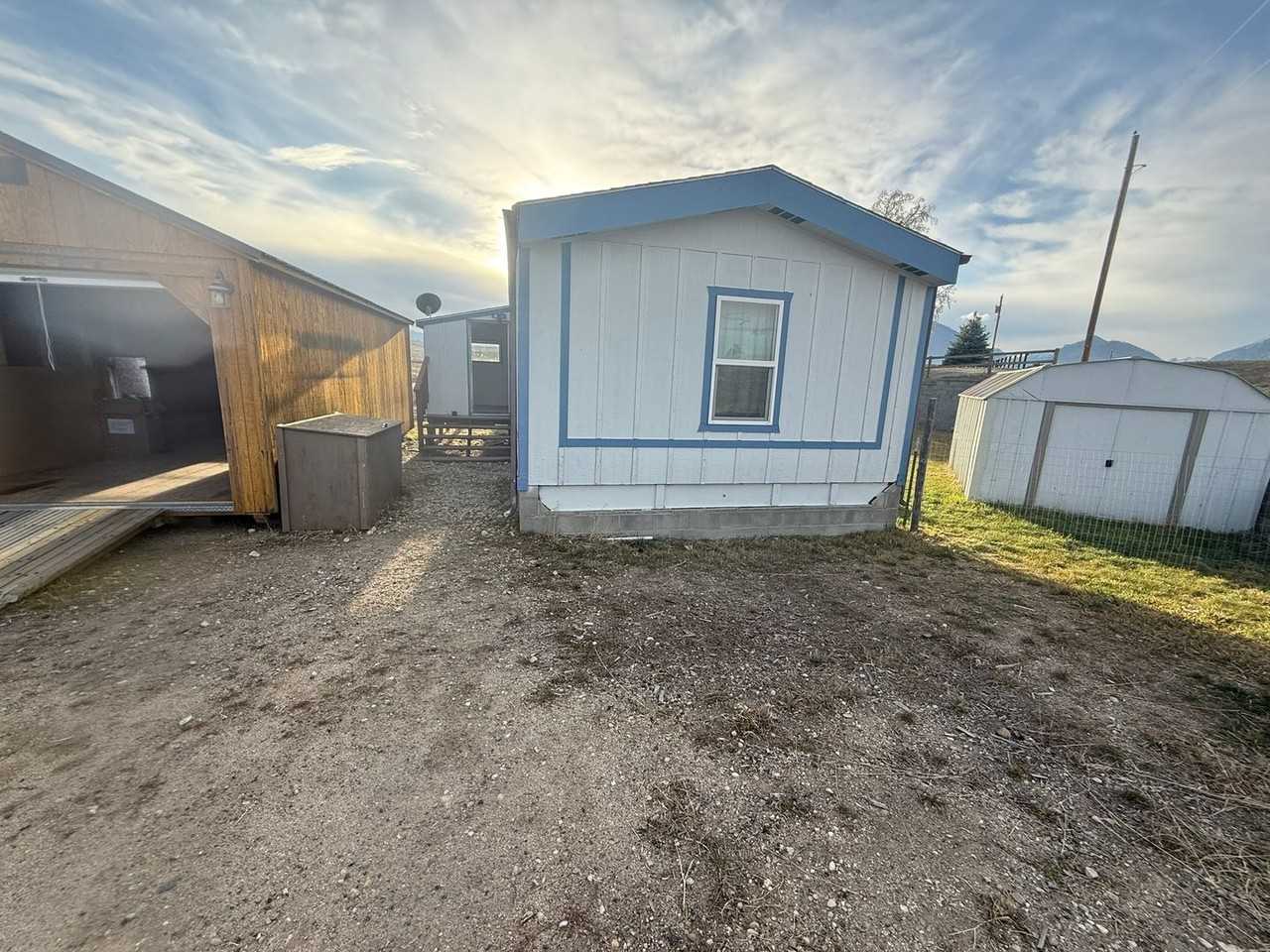 275 Three Pond Drive - Photo 2 of 17