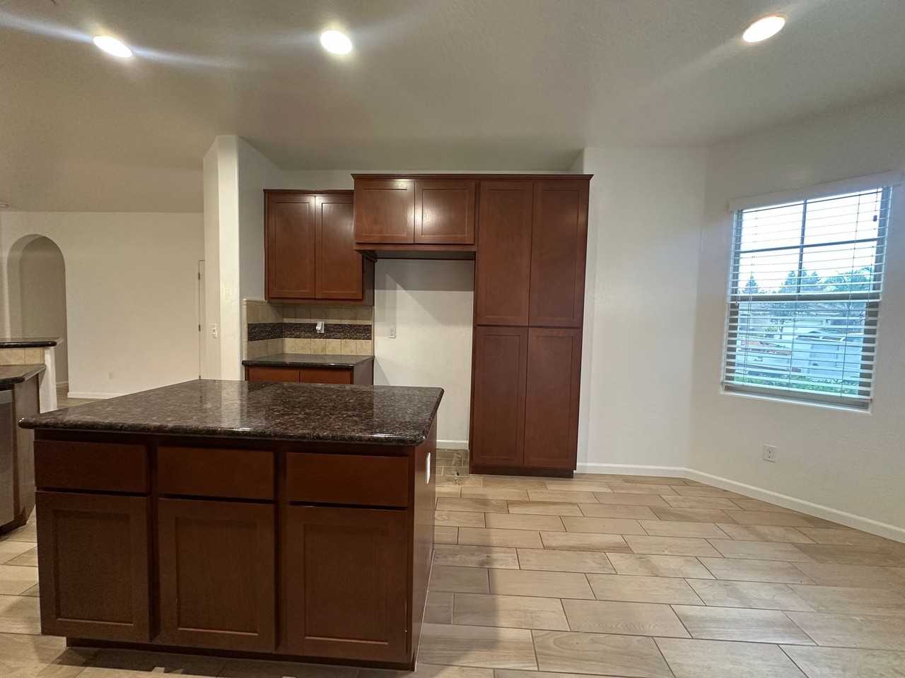 3633 West Harold Avenue - Photo 2 of 17