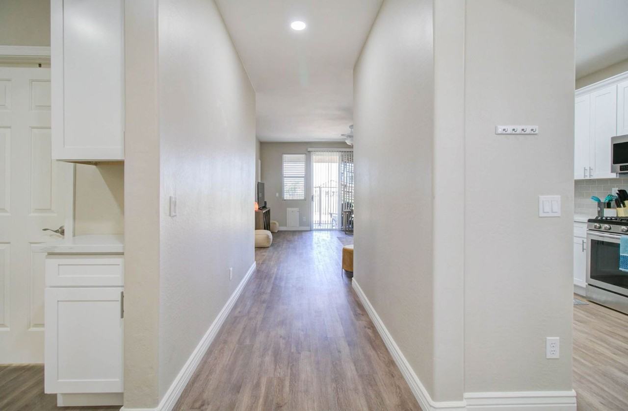 1000 South Roanoke Street - Photo 6 of 32