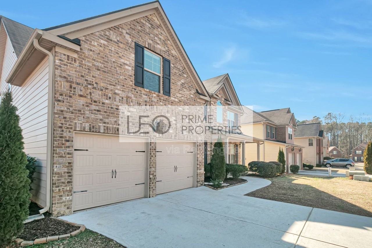 4276 Constellation Blvd - Photo 3 of 36