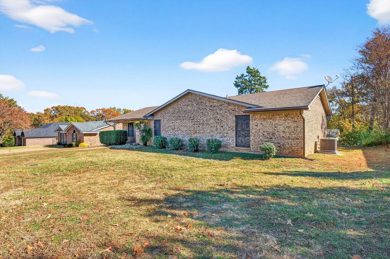 3014 Jennifer Ave - Photo 2 of 27