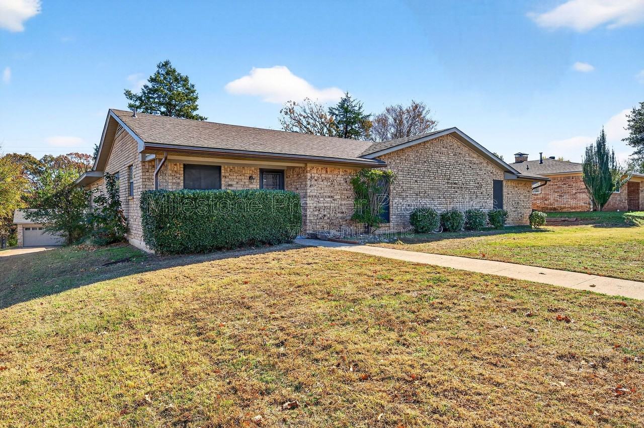 3014 Jennifer Ave - Photo 3 of 27