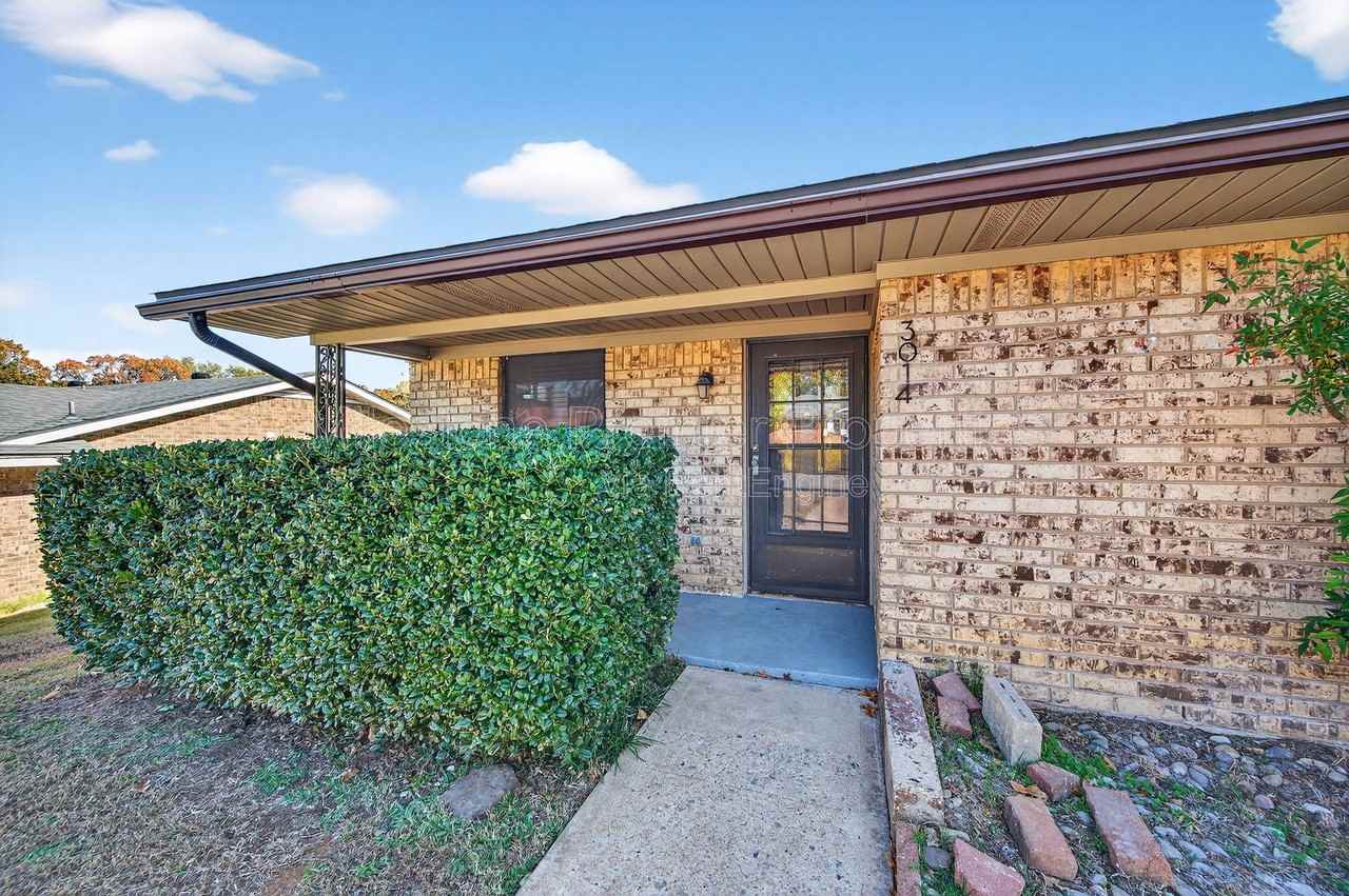 3014 Jennifer Ave - Photo 5 of 27