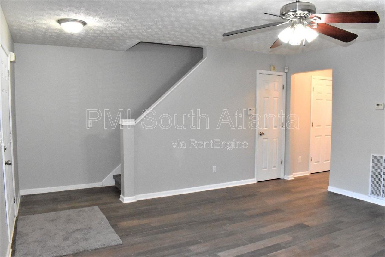 5798 Strathmoor Manor Cir - Photo 3 of 18