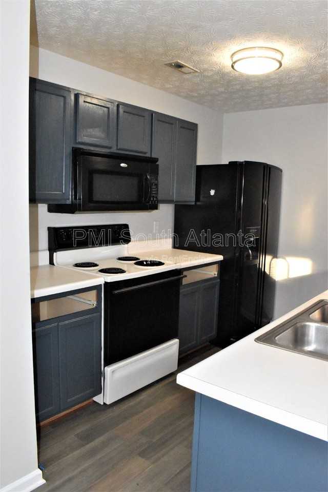 5798 Strathmoor Manor Cir - Photo 6 of 18