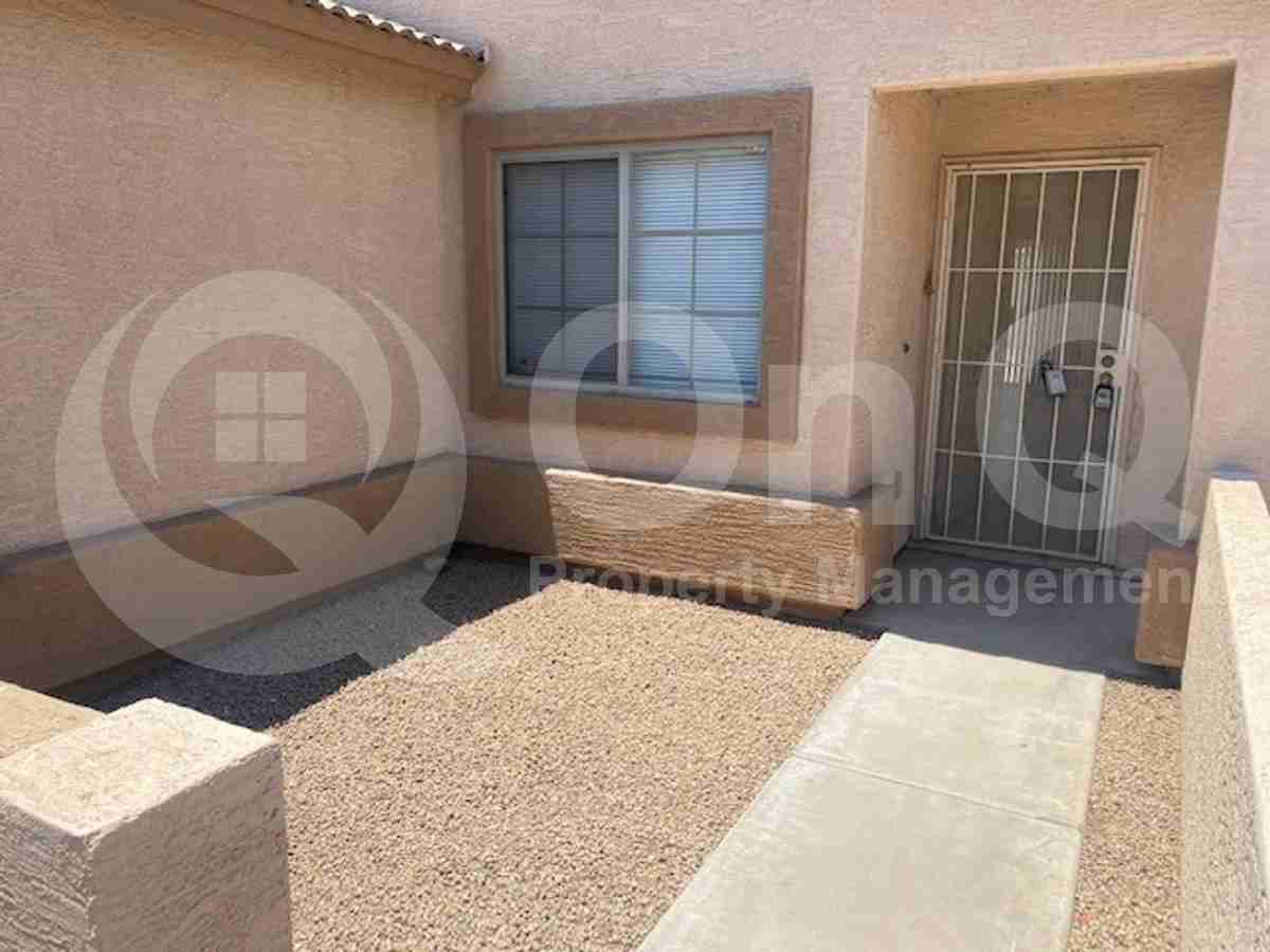 3710 S 62nd Ave - Photo 3 of 15