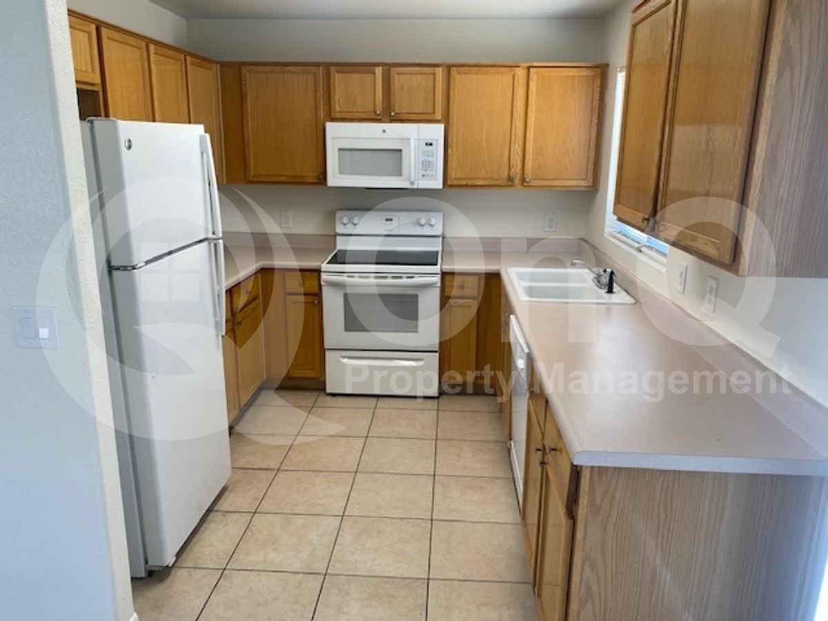 3710 S 62nd Ave - Photo 4 of 15