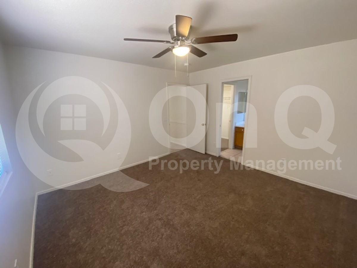 3710 S 62nd Ave - Photo 7 of 15