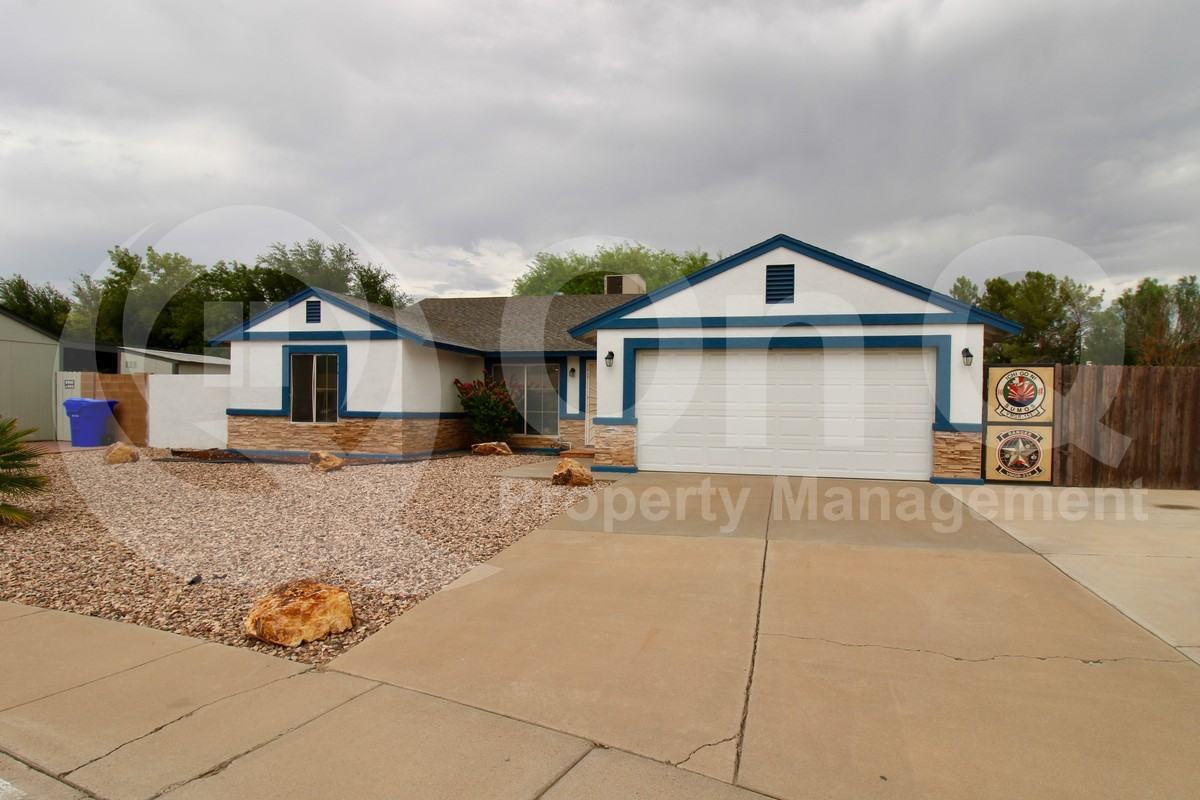 4526 W Orchid Ln - Photo 2 of 17