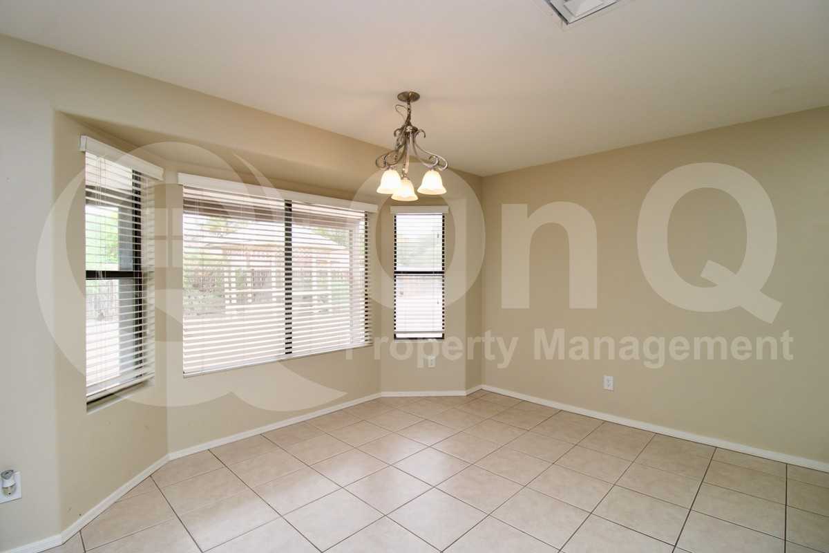 4526 W Orchid Ln - Photo 4 of 17