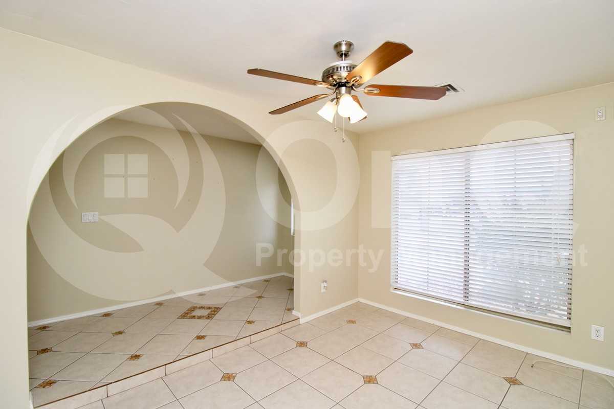 4526 W Orchid Ln - Photo 5 of 17